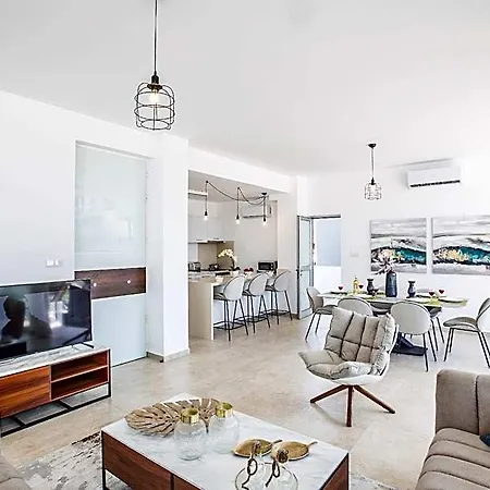 Hotel Prol19, Beautiful 3bdr With Pool, Close To Fig Tree Bay 3*